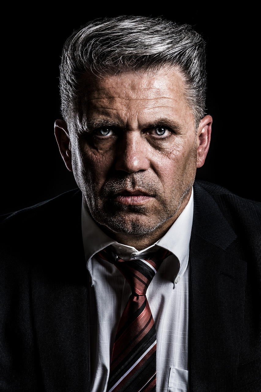 不倫の証拠を弁護士に渡す方法とは？