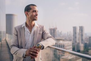 不倫をする既婚男性が仕事を優先する心理とは？